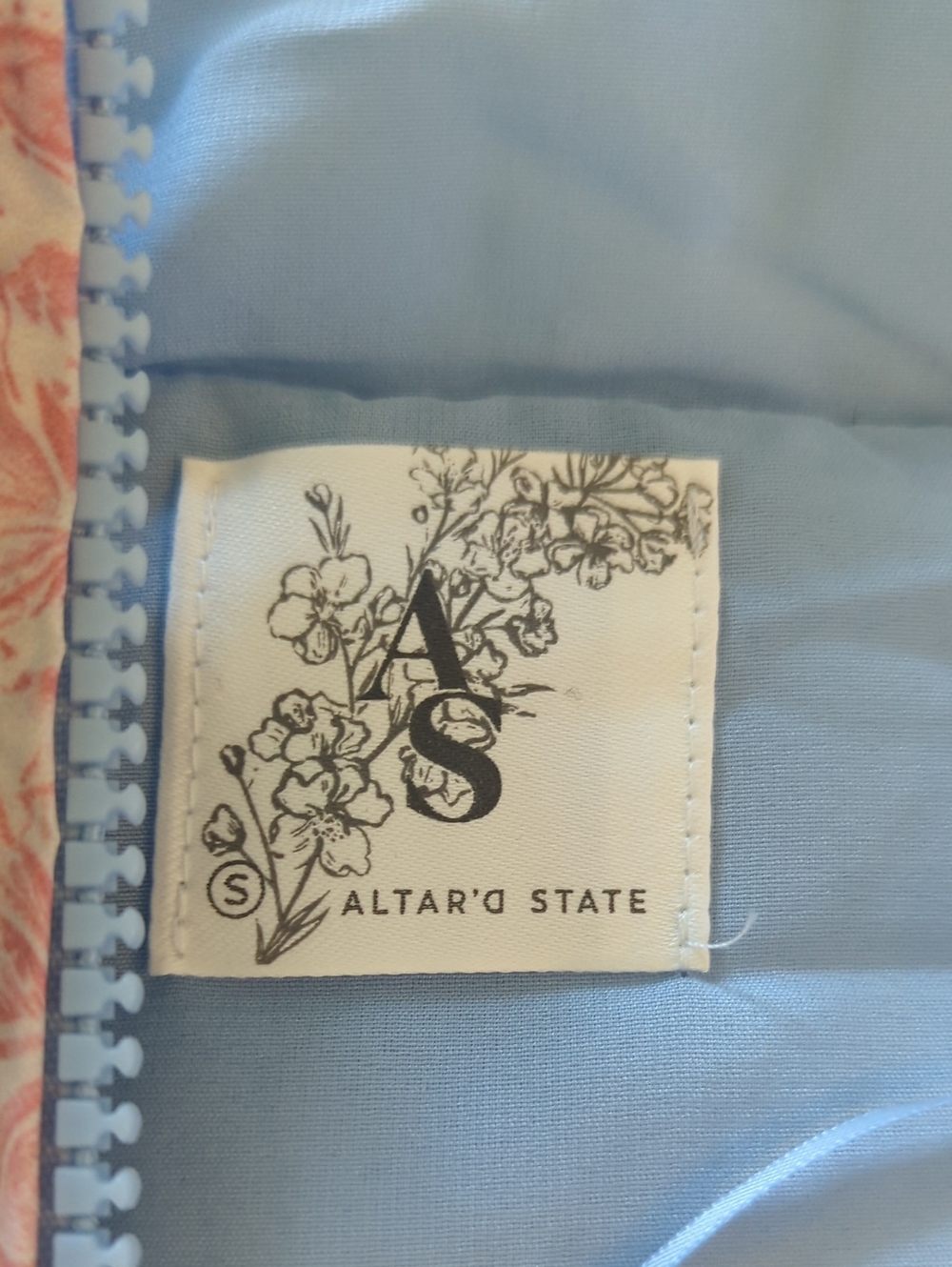 Altar'd State Patchwork Puffer Vest - Light Blue & Navy & Coral Size Small - Picture 4 of 6